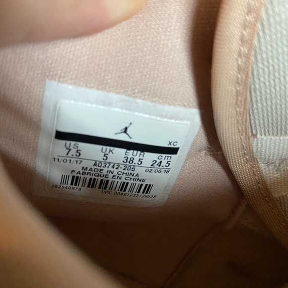 Women’s Nike Air Jordan 1 High Zip Partical Beige - Picture 6 of 10